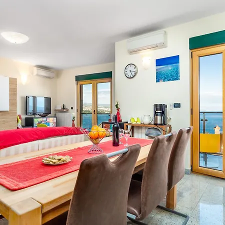 Apartment Lux