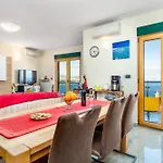 Apartment Lux